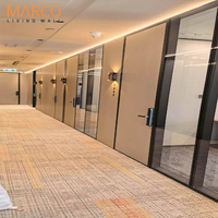 Système de cloisons modulaires intérieures commerciales en bois et verre avec éclairage LED pour projet de rénovation de bureaux