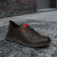 Zapatilla de trabajo de color negro proveedor español con cordones elásticos para la salud y la hostelería
