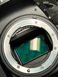 กล้อง DSLR มือสอง บันทึกวิดีโอ Full HD หน้าจอ >3 นิ้ว เซ็นเซอร์ CMOS 24MP ISO 100-6400 แบตเตอรี่ลิเธียม ช่องใส่การ์ด SD ราคาประหยัด - Product Image 6