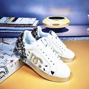 Top-Quality Unisex Style New Famous Brand Men's Casual Women's Outdoor Sports Walking Running Shoes Luxury Designer Sneakers - Product Image 3