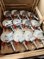 Roue de chariot robuste pour échafaudage avec frein pivotant et protections filetées
