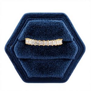 Anillo Clásico y Moderno de Eternidad con Diamante Cultivado en Laboratorio de Corte Princesa Único en Oro Amarillo para Chicas y Mujeres, Regalo de Boda Perfecto, IGI - Product Image 1