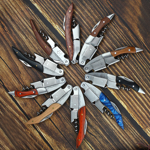Ensemble d'accessoires pour le vin <span class=keywords><strong>en</strong></span> métal personnalisé avec plateau à couvercle supérieur gravé au laser et boîte-cadeau personnalisée comprenant un tire-<span class=keywords><strong>bouchon</strong></span> à vin - Product Image 3