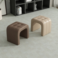 Repose-pieds minimaliste en forme de U, tabouret rembourré en cuir PU capitonné, tabouret de coiffeuse moderne avec base ouverte
