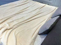 Usine en gros Queen Size 90*90 pouces doux flanelle polaire couvertures jette 288F 280 Gsm personnalisé Polyester tricoté Portable maison