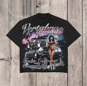 <span class=keywords><strong>T</strong></span>ùy Chỉnh Gothic Heavyweight In <span class=keywords><strong>T</strong></span> Áo Sơ Mi Cho Nam Giới Hip Hop Y2K Giản Dị Lỏng Đường Phố Quần Áo Hàng Đầu Đồ Họa Retro <span class=keywords><strong>T</strong></span> Áo Sơ Mi - Product Image 1