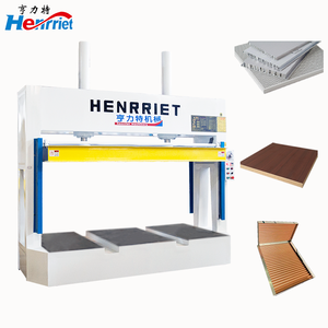 Machine de laminage à froid pour la production de planches de terrasse composite, de revêtements de sol en bois composite et de panneaux à trous pour chariots élévateurs robustes - Product Image 2