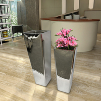 Vase de sol moderne de luxe en or, grand vase décoratif pour la maison, pots à fleurs décoratifs hauts pour l'intérieur, élégants pots de jardin en acier inoxydable avec lumières LED
