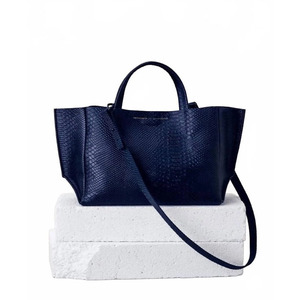 Sac à bandoulière en similicuir pour femme avec détail pompon et deux sangles de transport, fermeture éclair, idéal pour le bureau et le shopping - Product Image 4