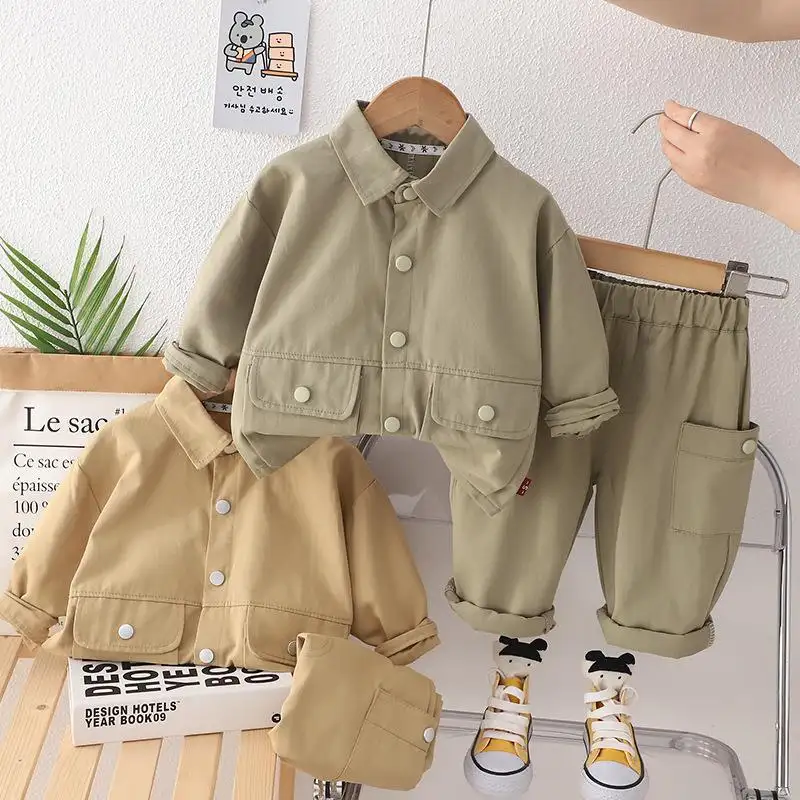 Nouvelle arrivée bonne qualité garçons bouton fermeture salopette manteau et pantalon cargo 2 pièces vêtements de sport ensemble pour enfants