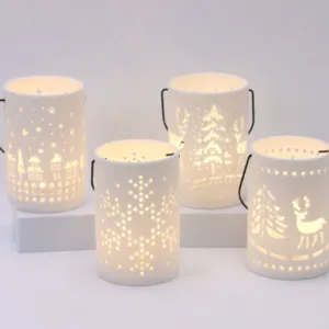 Venta al por mayor de soportes de regalo de Navidad directos de fábrica personalizados tarros de cerámica vela linterna con asa