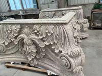 Chapiteau de colonne en pierre sculpté à la main de style européen, tête de pilier en granit blanc sésame avec motif de feuille d'acanthe