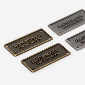 Etichette in metallo con Logo personalizzato etichette fatte a mano con paillettes ed etichette Hardware incise sacche da golf etichette in metallo in pelle per abbigliamento - Product Image 5