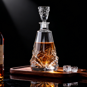 <span class=keywords><strong>Carafe</strong></span> à eau en <span class=keywords><strong>cristal</strong></span> épais de luxe européenne 900 ml Nouvelle <span class=keywords><strong>carafe</strong></span> à vin <span class=keywords><strong>whisky</strong></span> créative personnalisée fabriquée à la machine - Product Image 1