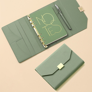 Venta al por mayor de regalos de negocios personalizados Set pluma 6 anillos cuadernos A5 Pu cuero planificador carpeta diario con logotipo - Product Image 3