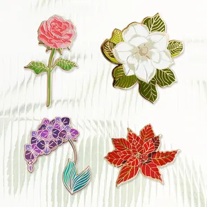 Pabrik pakaian kustom profesional tas pakaian bunga mawar Lily daun Maple kartun kancing keras Enamel kerah lencana