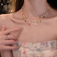 Collier Pendentif Bohème Plaqué Or avec Franges Arc-en-ciel d'été, Strass Lumineux et Pampilles Carrées en Diamant