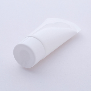 หลอดบีบเนื้อแมทสีดำขนาด 100 มล. 3.3 ออนซ์ แบบเติมได้ บรรจุภัณฑ์เครื่องสำอางแบบหลอดบีบพลาสติกสำหรับโลชั่นหรือครีม พร้อมฝาปิดแบบพลิก - Product Image 2