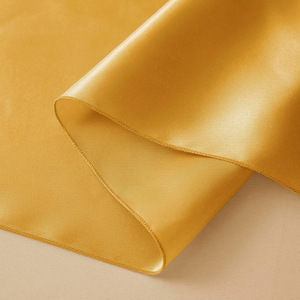 <span class=keywords><strong>Chemin</strong></span> <span class=keywords><strong>de</strong></span> <span class=keywords><strong>table</strong></span> en satin <span class=keywords><strong>de</strong></span> luxe personnalisable pour mariage, fête, décoration <span class=keywords><strong>de</strong></span> la maison - Lavable et écologique - Product Image 3