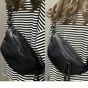 Bolso de Mano de Lujo para Mujer, Gran Capacidad, Diseño Exclusivo, Tipo Bandolera, Plisado, Media Luna, con Forro de Poliéster, MOQ 3 Piezas - Product Image 1
