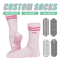Chaussettes de yoga et de Pilates antidérapantes pour femmes, chaussettes de Pilates mi-mollet personnalisées, chaussettes de yoga respirantes antidérapantes de haute qualité