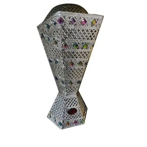 Brûleur à bakhoor en métal, forme oud arabe, brûleur à charbon, magnifiquement conçu, encens, brûleur à encens en métal très demandé pour la conservation - Product Image 1