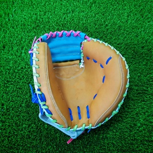 Nouveau design professionnel, <span class=keywords><strong>gant</strong></span> de <span class=keywords><strong>baseball</strong></span> en cuir de vachette personnalisé pour jeunes, thème Toy Story Woody, modèle Sheriff Catcher - Product Image 2