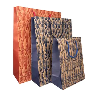 पुन: प्रयोज्य शॉपिंग बैग डार्क ब्लू प्लेड पैटर्न मुद्रण बड़ा रस्सी संभाल के साथ क्राफ्ट पेपर बैग के लिए उपहार