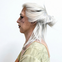 Masques en silicone réalistes fabriqués à la main en usine, avec cheveux blancs élastiques, pour femmes d'âge moyen, masque de terreur humain, couvre-chef