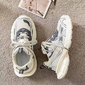 Nouvelles Chaussures Décontractées de Sport Été 2025 pour Hommes et Femmes, Style Dad Shoes avec Fermeture Chaussette, Tige en Maille, Design Tendance et Assortiment de Couleurs - Product Image 4