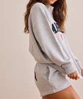 Ensemble de survêtement 2 pièces personnalisé pour femme avec sweat-shirt à col montant à manches longues et patch lettre 'America' et short à taille élastique - Fabricant