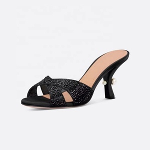 Sandalias de tacón bajo con perlas y diamantes brillantes para mujer, estilo mule con tiras cruzadas, talla grande 45, ajuste ancho, zapatos de tacón de aguja - Product Image 3