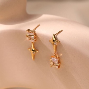 Pendientes Elegantes de Estilo Europeo, Cuadrados, con Circonita, Plata, Forma de Estrella, Aleación de Cobre Chapada en Oro Real de 18K - Product Image 1