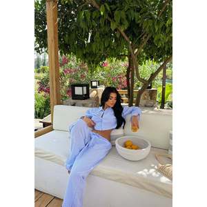 Ensemble de vêtements de plein air et de randonnée à carreaux bleus - Product Image 1