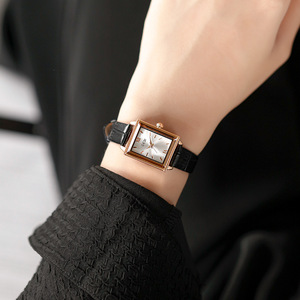 Reloj rectangular de oro rosa para mujer con números romanos, correa de cuero marrón, elegante reloj de pulsera de cuarzo - Product Image 2