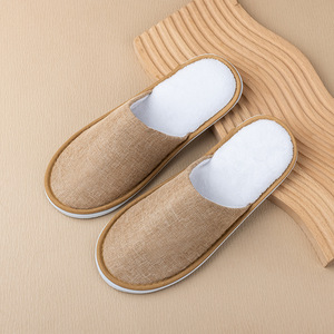 Pantofole Monouso Antiscivolo in Pile Corallo con Motivo Pansy - Esclusive per Hotel, Pensioni, Ospitalità, Uso Domestico e Viaggi - Product Image 3
