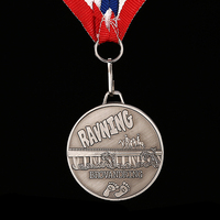 Médaille de Noël personnalisée en alliage de zinc de forme irrégulière, médaille de finisseur de demi-marathon en émail souple avec ruban, motif dessin animé