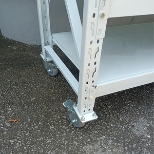 Système <span class=keywords><strong>de</strong></span> rayonnage d'entrepôt à usage moyen avec étagères réglables et roulettes pour faciliter la mobilité des équipements <span class=keywords><strong>de</strong></span> cargaison et <span class=keywords><strong>de</strong></span> stockage - Product Image 4
