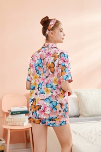 Nuovo Set <span class=keywords><strong>Pigiama</strong></span> Estivo da <span class=keywords><strong>Donna</strong></span> in 3 Pezzi 2021, Set <span class=keywords><strong>Pigiama</strong></span> Personalizzato con Pantaloncini, Pigiami in Raso e Seta - Product Image 4