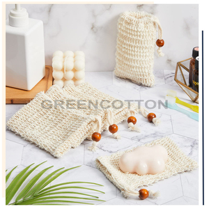 Sac à savon personnalisé avec logo, pochette exfoliante avec cordon de serrage et perle en bois, pour faire mousser et sécher le savon, pour le bain et la douche - Product Image 6