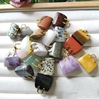 Vente en gros sac à main en cristal naturel sculpté à la main statue ornement pierre précieuse mini sac sac à main pour la décoration intérieure artisanat