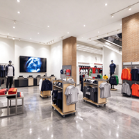 Présentoirs pour vêtements, cadre métallique gris, étagères en panneaux de bois, roulettes, tringle de suspension, CE ETL, vente en gros pour boutiques