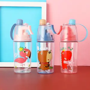 Seaygift مخصص المحمولة الرياضة الاطفال الكرتون تصميم البلاستيك رذاذ الماء زجاجة قابلة لإعادة الاستخدام أكواب شرب بلاستيكية مع غطاء