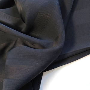 Abaya Nida d'usine, rayures zoom, noir teint, 100% polyester, texture de laine TikTok, tissu pour robe femme - Product Image 1