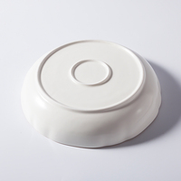 Exquise peinture à la main ronde Restaurant hôtel porcelaine profonde soupe salade plat vaisselle assiette en céramique avec bord doré ondulé