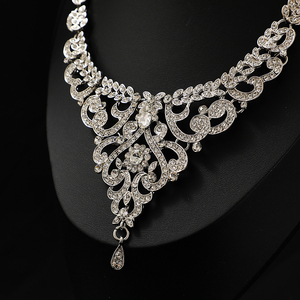 ชุดเครื่องประดับแฟชั่นสำหรับเจ้าสาวผู้หญิงสไตล์ยุโรปและอเมริกาชุดเครื่องประดับสร้อยคอพลอยเทียมสีขาวประดับพลอยเทียมชุบทอง - Product Image 3