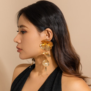 <strong>Gold</strong> Color <strong>Metal</strong> Petal Charm Long Tassel Necklace for Women Choker Chest Chain Jewelry <strong>Collar</strong> Gifts Party Wedding - Product Image 3