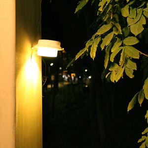 Lámpara Solar de Pared para Exteriores Xinyao de 5W con Sensor de Movimiento, Impermeable, para Jardín, Patio y Calle - Product Image 1