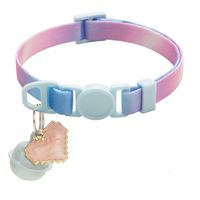 Collier pour animaux de compagnie imperméable imprimé dégradé de couleurs avec clochettes, design moderne, boucle de sécurité, matériau PP, accessoire mignon pour chats et chiens