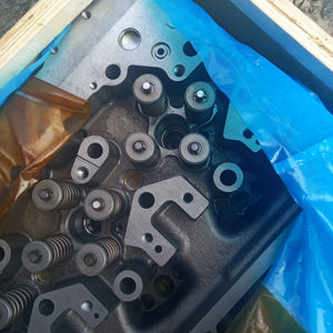 Conjuntos de culata con válvulas, a saber, C12, C13 y C15, con números de pieza 223-9250, 223-7263 y 245-4324 - Product Image 1